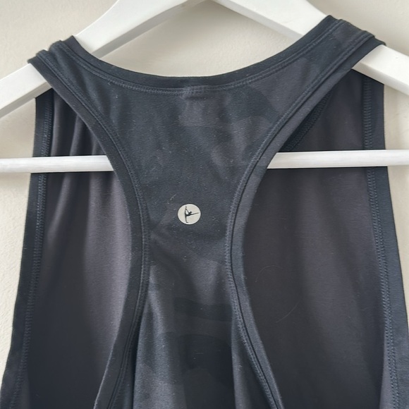 Yogalicious Camo Black Work Out Tank Top Athletic Top Gym Running Drifit Medium - Picture 3 of 4